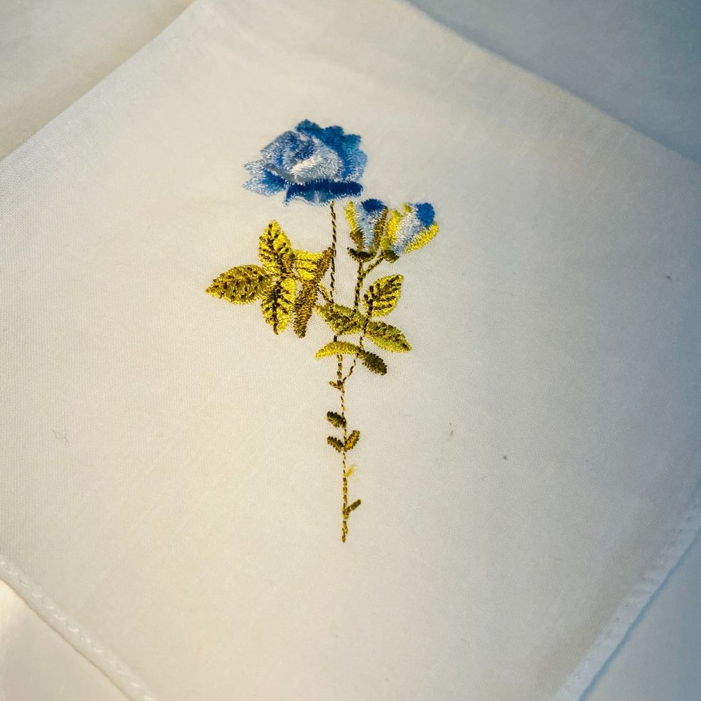 Vintage Floral Embroidered Cotton Handkerchief Hanky 10” Mint